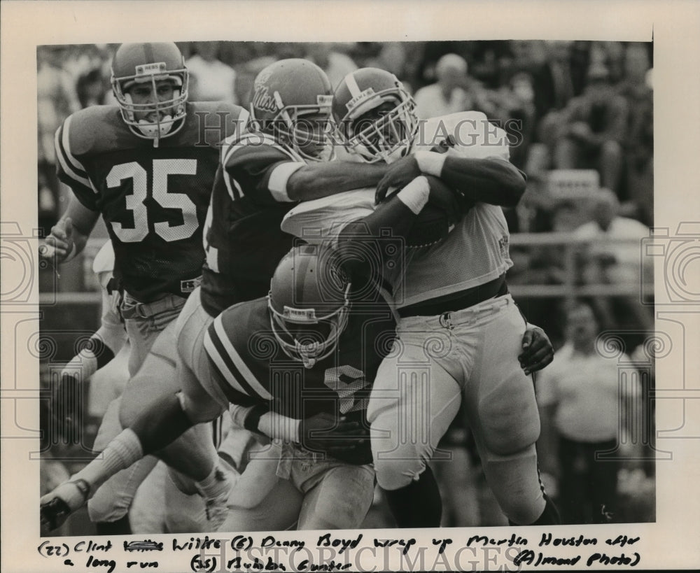 1989 Press Photo Alabama&#39;s Martin Houston wrapped up by Ole Miss players. - Historic Images