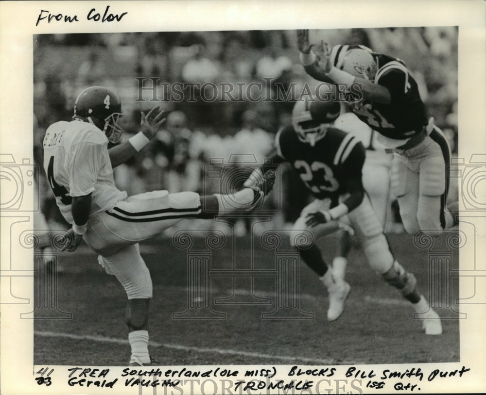 1989 Press Photo Alabama #4 gets punt blocked by Ole Miss #41 in first quarter. - Historic Images