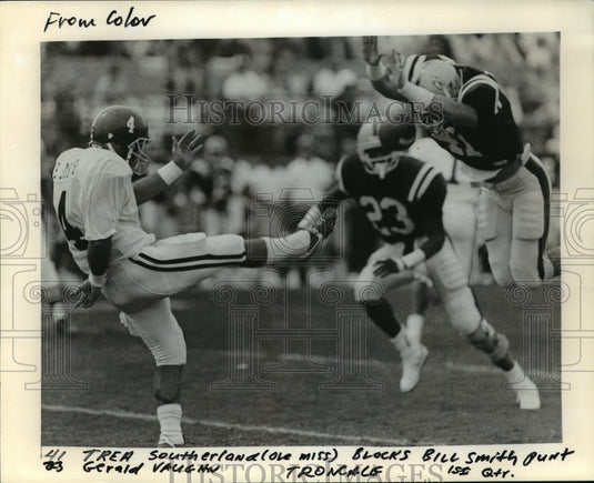 1989 Press Photo Alabama #4 gets punt blocked by Ole Miss #41 in first quarter.
