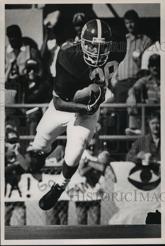 1988 Press Photo Alabama football player David Casteal runs in open field. - Historic Images