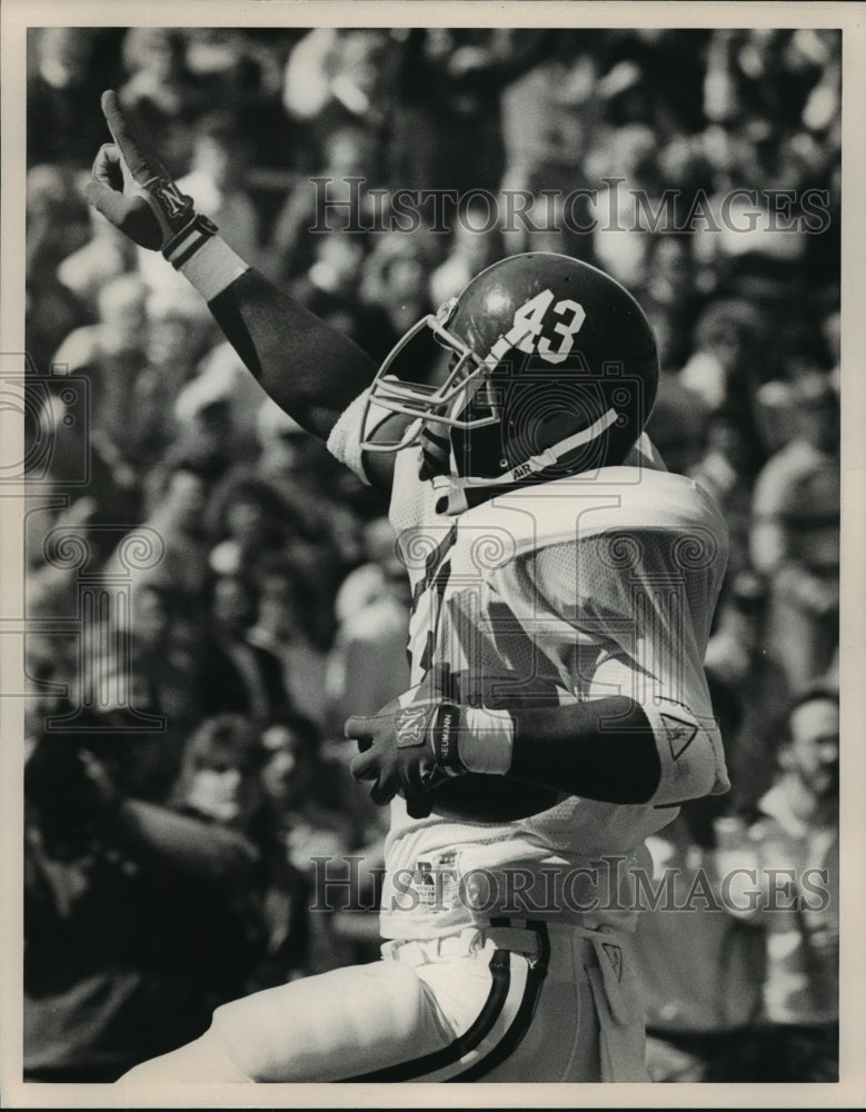 1988 Press Photo Alabama's #43 Wayne Shaw celebrates after Alabama touchdown. - Historic Images