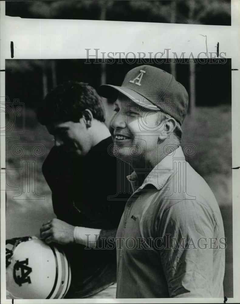 Press Photo Alabama-Auburn head football Pat Dye and player smile. - abns00807 - Historic Images
