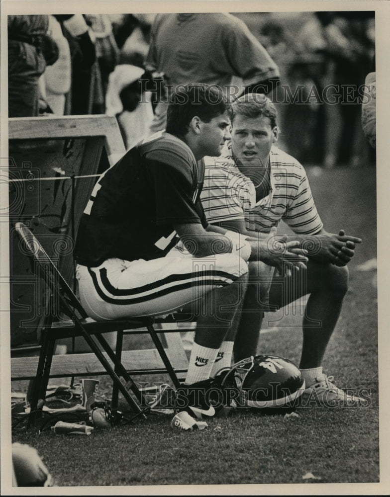 1989 Press Photo Alabama&#39;s Jeff Dunn talks with Gary Hollingsworth on sidelines.- Historic Images