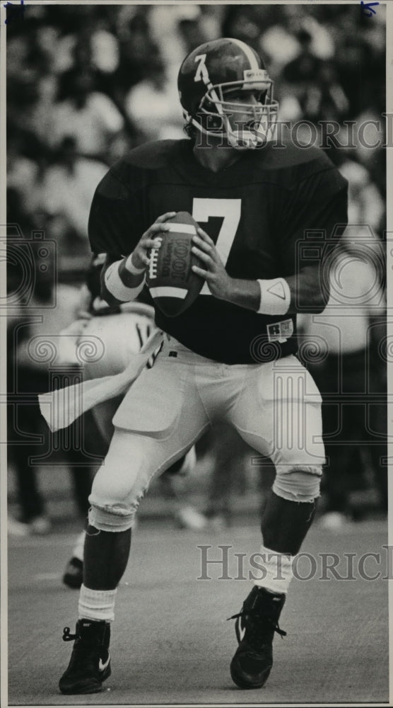1989 Press Photo Alabama&#39;s football quarterback, Dunn drops back to pass. - Historic Images