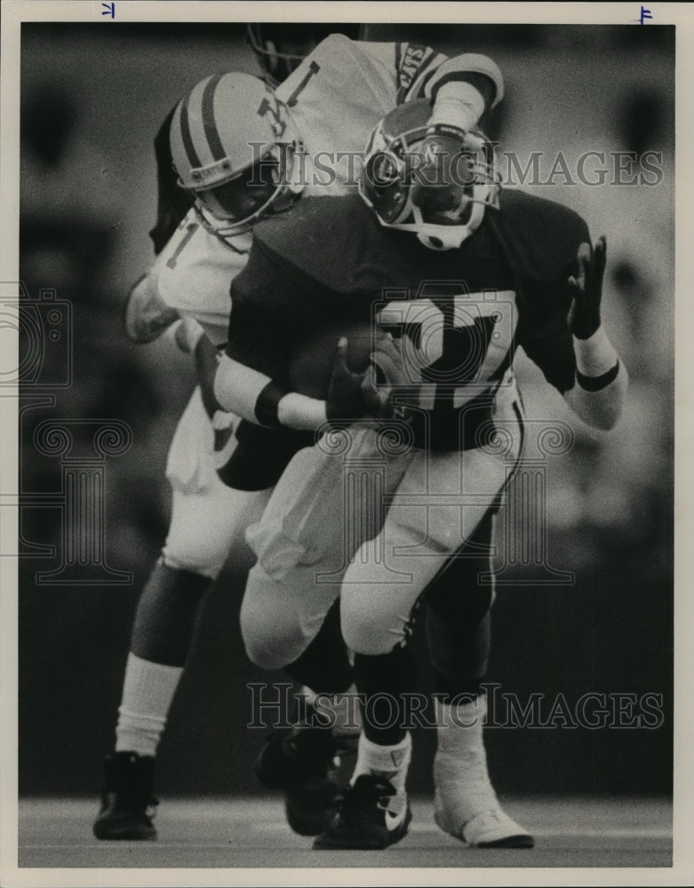 1989 Press Photo Alabama&#39;s Siran Stacy face-masked by Kentucky&#39;s Brad Armstead. - Historic Images