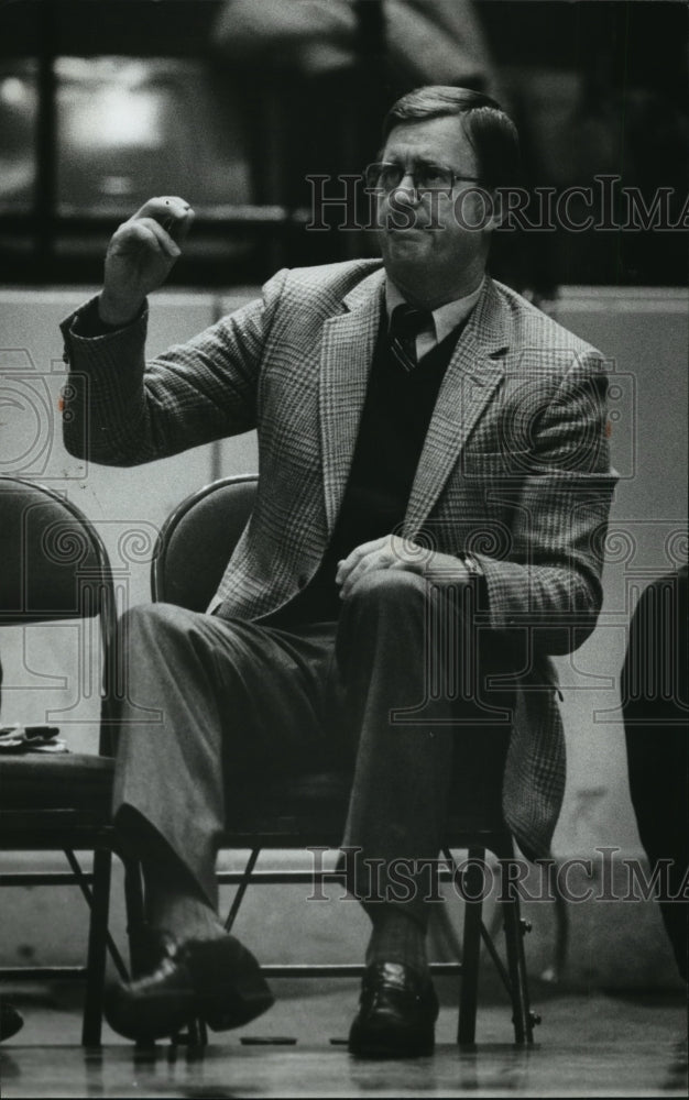 1982 Press Photo University of Alabama-Birmingham basketball, Gene Bartow. - Historic Images