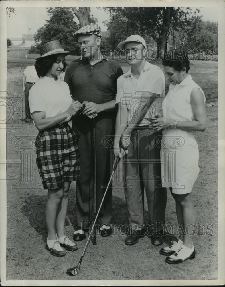 1960 Press Photo-Charlie Boswell and Bob Allman-National Blind Golf Tournament - Historic Images