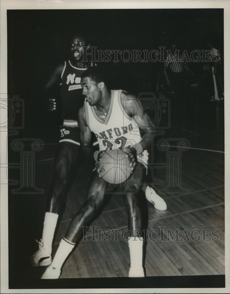 1985 Press Photo Samford Basketball Player Craig Beard Wears Number 22 On Court - Historic Images