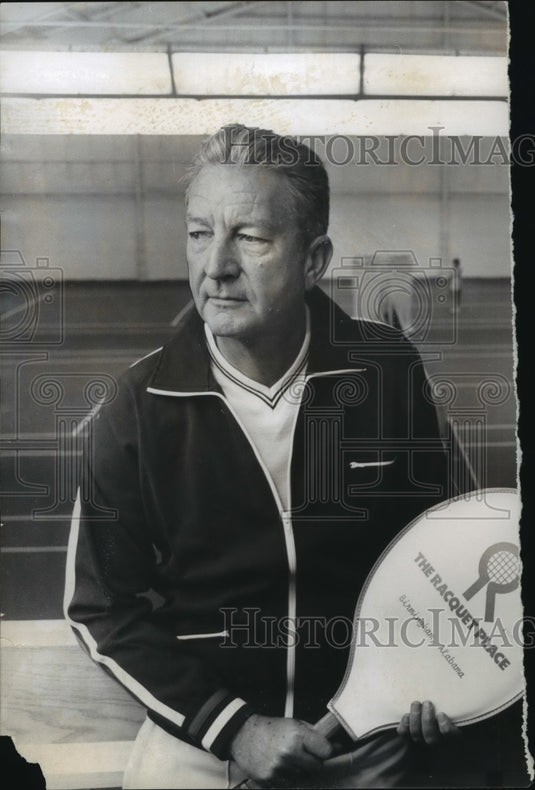 1974 Press Photo World Tennis Jim Edgar At The Racquet Place In Birmingham - Historic Images
