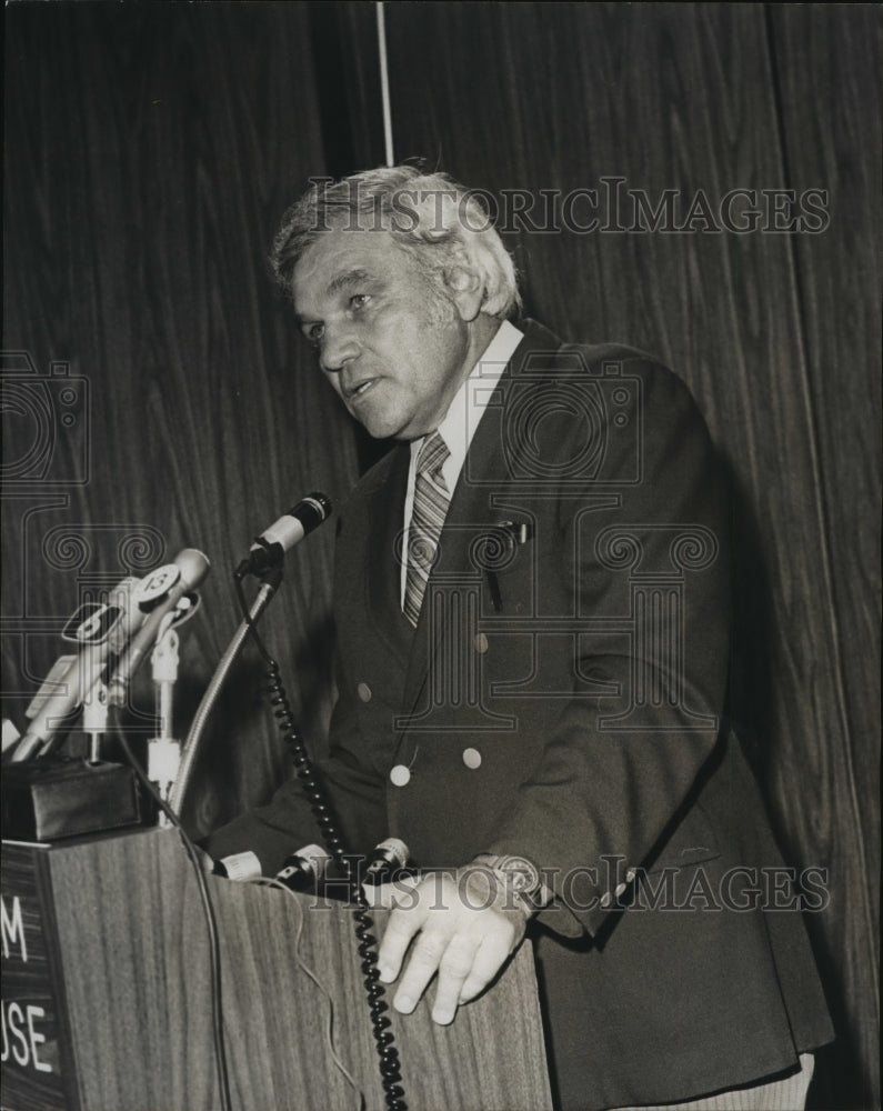 1975 Press Photo Alabama-Birmingham Vulcans&#39; Marvin Bass&#39; press conference - Historic Images