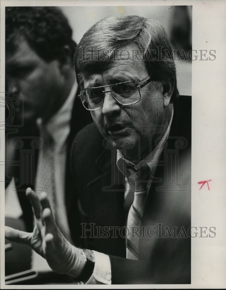 1989 Press Photo University of Alabama Birmingham basketball, Gene Bartow. - Historic Images