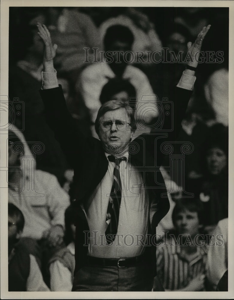 1987 Press Photo University of Alabama Birmingham, Gene Bartow. - abns01396 - Historic Images