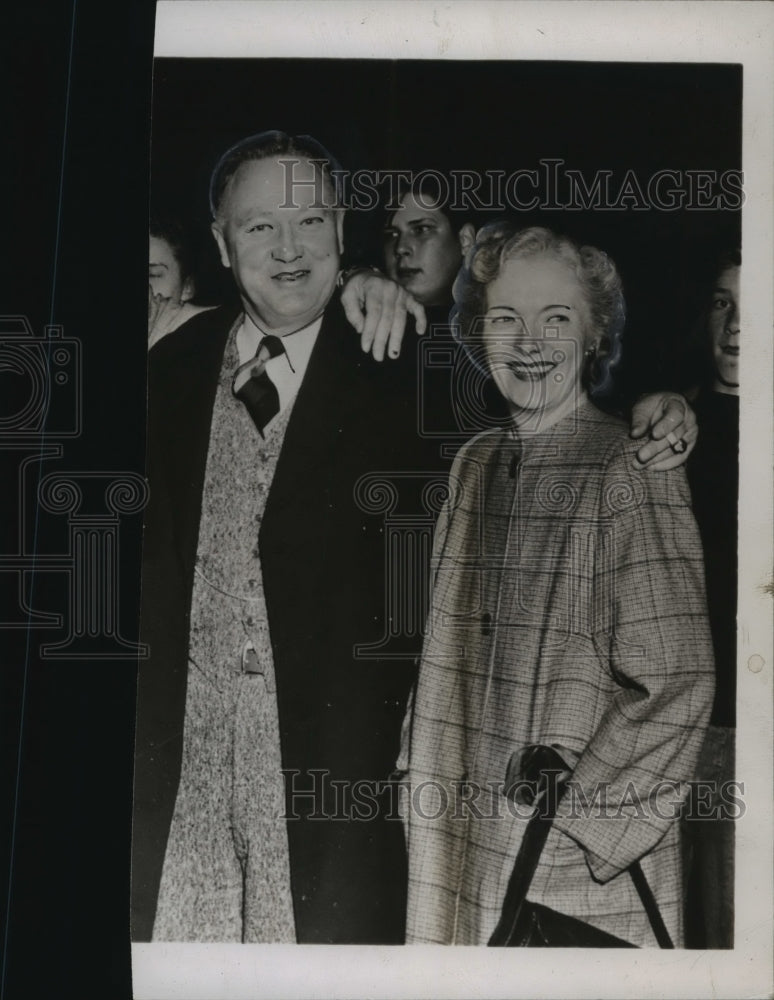 1948 Press Photo Alabama football Harold (Red) Drew and Mrs. Drew. - abns01405 - Historic Images