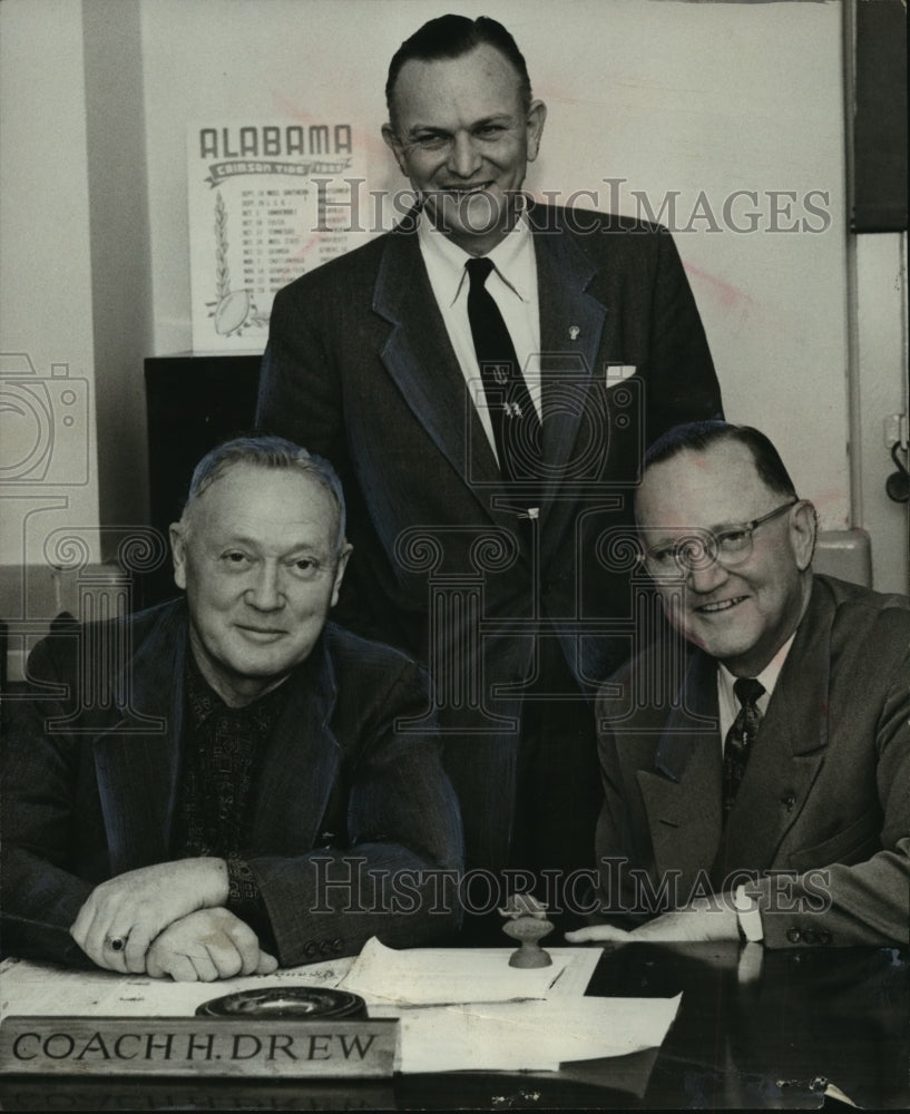 1953 Press Photo Alabama Harold "Red" Drew meets with bowl officials. - Historic Images