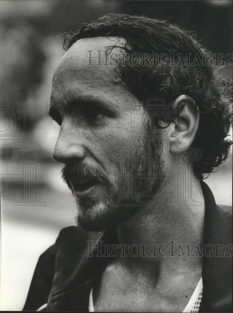 1982 Press Photo Runner Steve Bolt Of Cullman Wins Vulcan Marathon By 41 Seconds - Historic Images