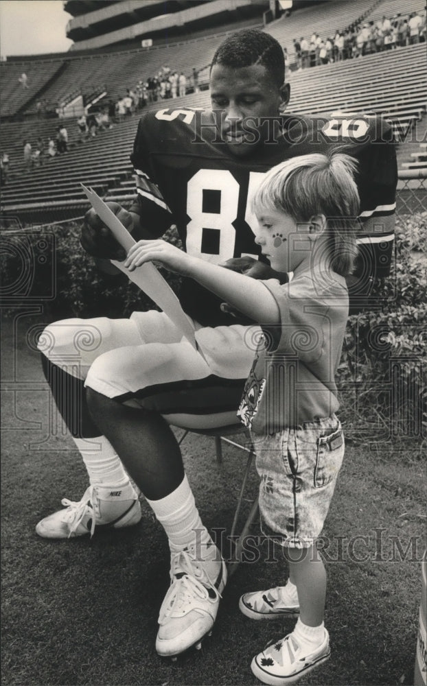 1988 Press Photo Alabama-Auburn's photo day-Lawyer Tillman with Taylor McIntosh. - Historic Images