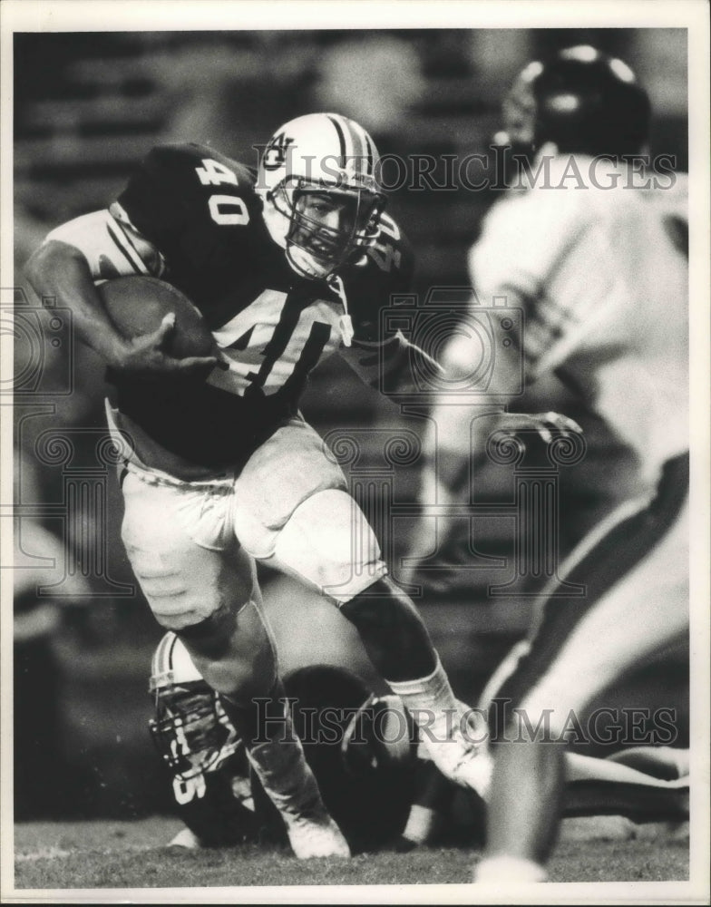 1988 Press Photo Alabama-Auburn fullback Alex Strong runs in Kansas game. - Historic Images