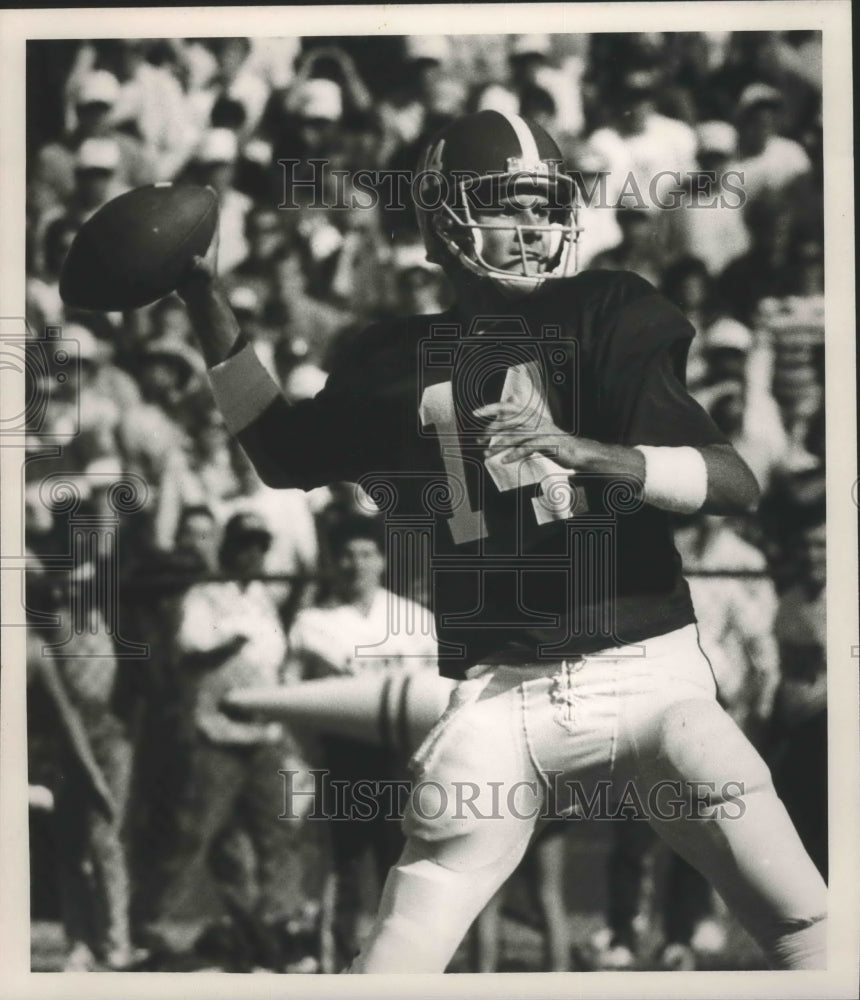 1989 Press Photo Alabama football quarterback, #14 Gary Hollingsworth passing. - Historic Images