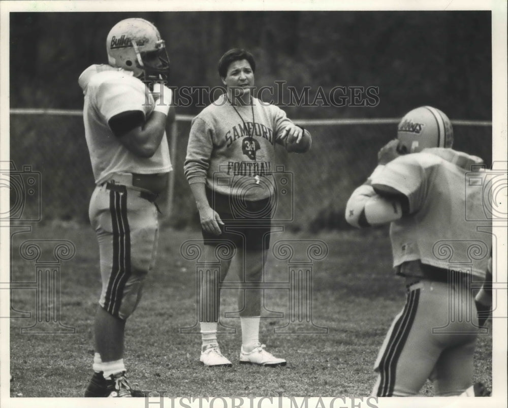 1988 Press Photo Alabama-Samford University football, Bowden with players. - Historic Images