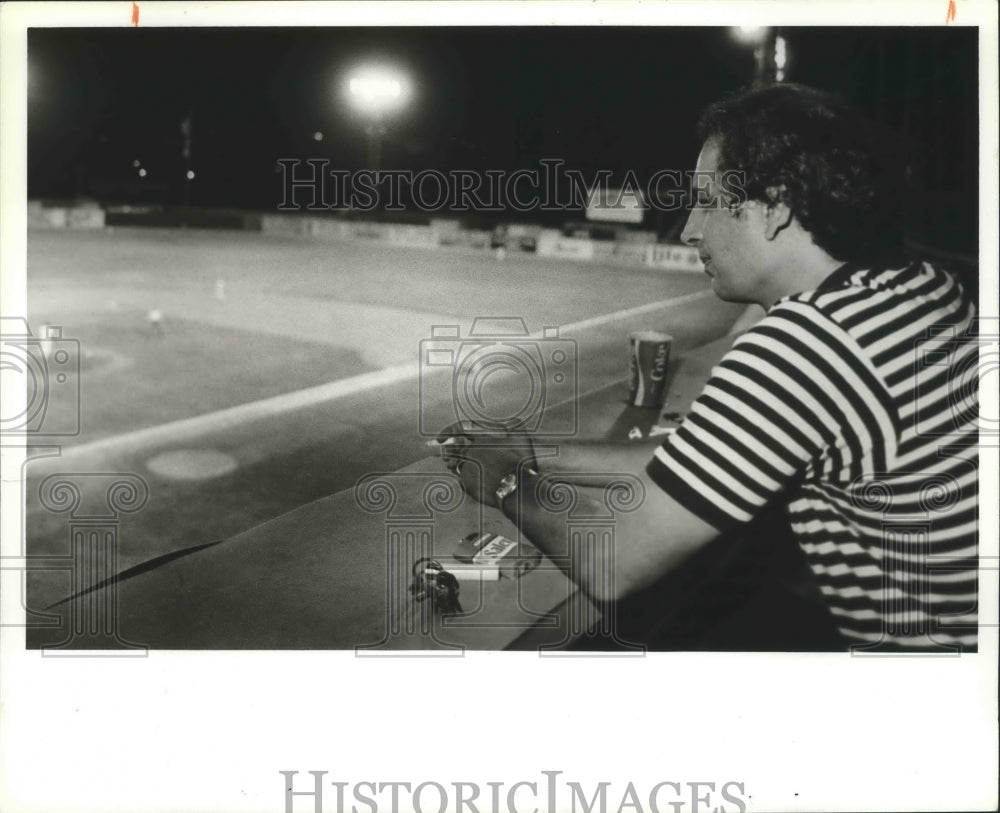 1981 Press Photo General Manager Art Clarkson Of Birmingham Barons In Press Box - Historic Images