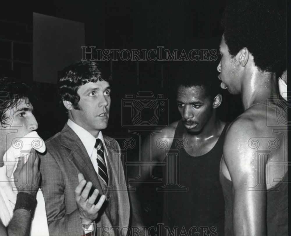 1979 Press Photo Samford Basketball Fred Crowell And Players At Scrimmage - Historic Images