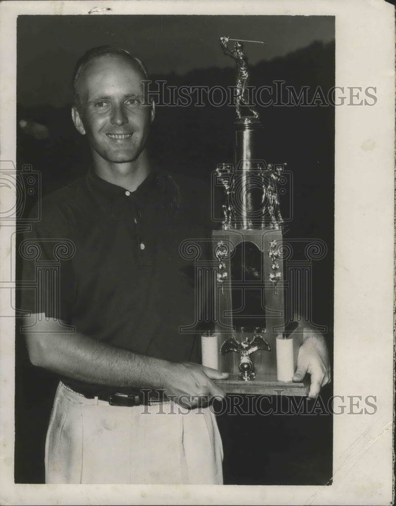 1954 Press Photo Top Golfer Elbert Jemison Holds Tournament Championship Trophy - Historic Images