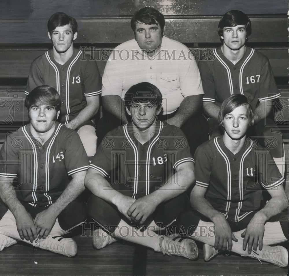 1973 Press Photo Birmingham Erwin High Eagles Coach Jim Jeffrey With Wrestlers - Historic Images
