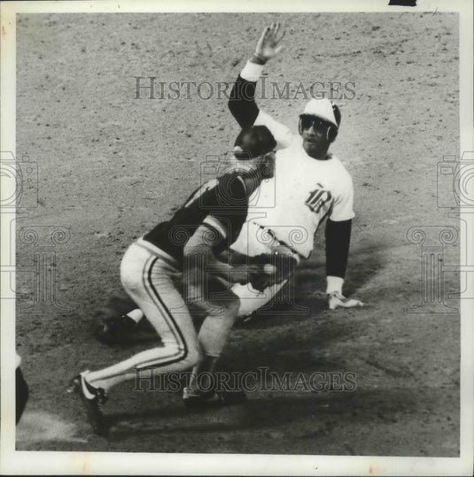 1982 Press Photo Alabama-Birmingham Barons Stan Younger slides into Jeff Meronko- Historic Images