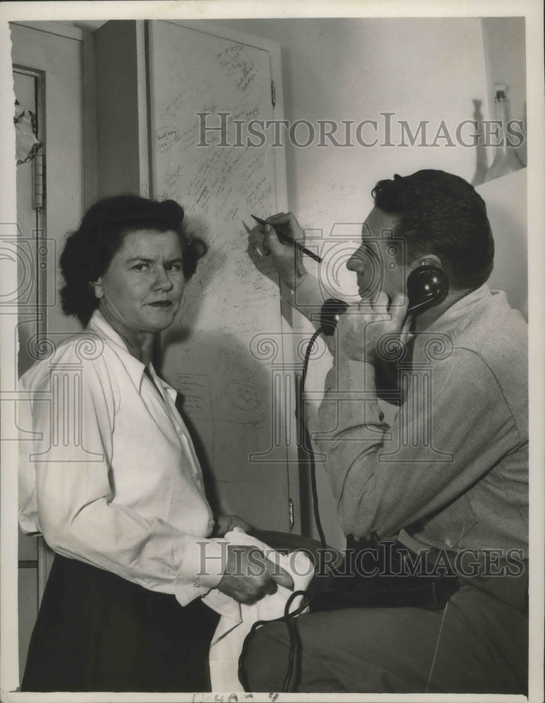 1953 Press Photo Alabama-Auburn football coach Ralph (Shug) Jordan and his wife. - Historic Images