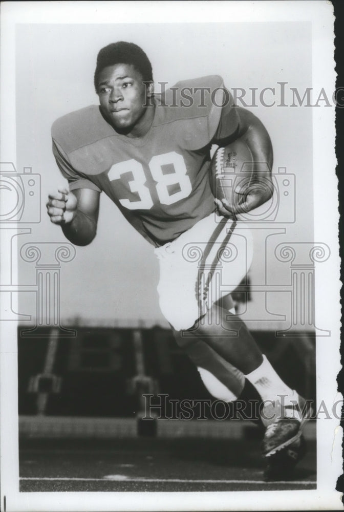 1976 Press Photo University of Alabama football player, Johnny Davis running. - Historic Images