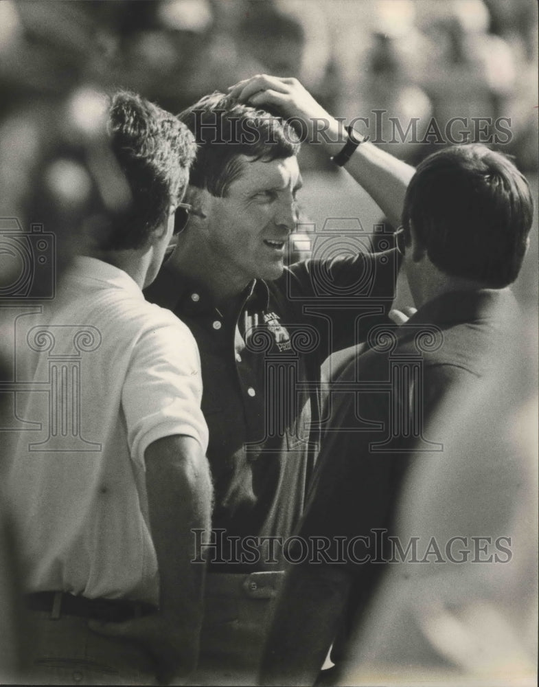 Load image into Gallery viewer, 1988 Press Photo Alabama Head Football Ch Bill Curry During Vanderbilt Game

