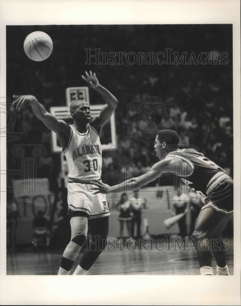 1987 Press Photo Basketball Rivals Alabama&#39;s Terry Coner, Florida&#39;s Andrew Moten - Historic Images