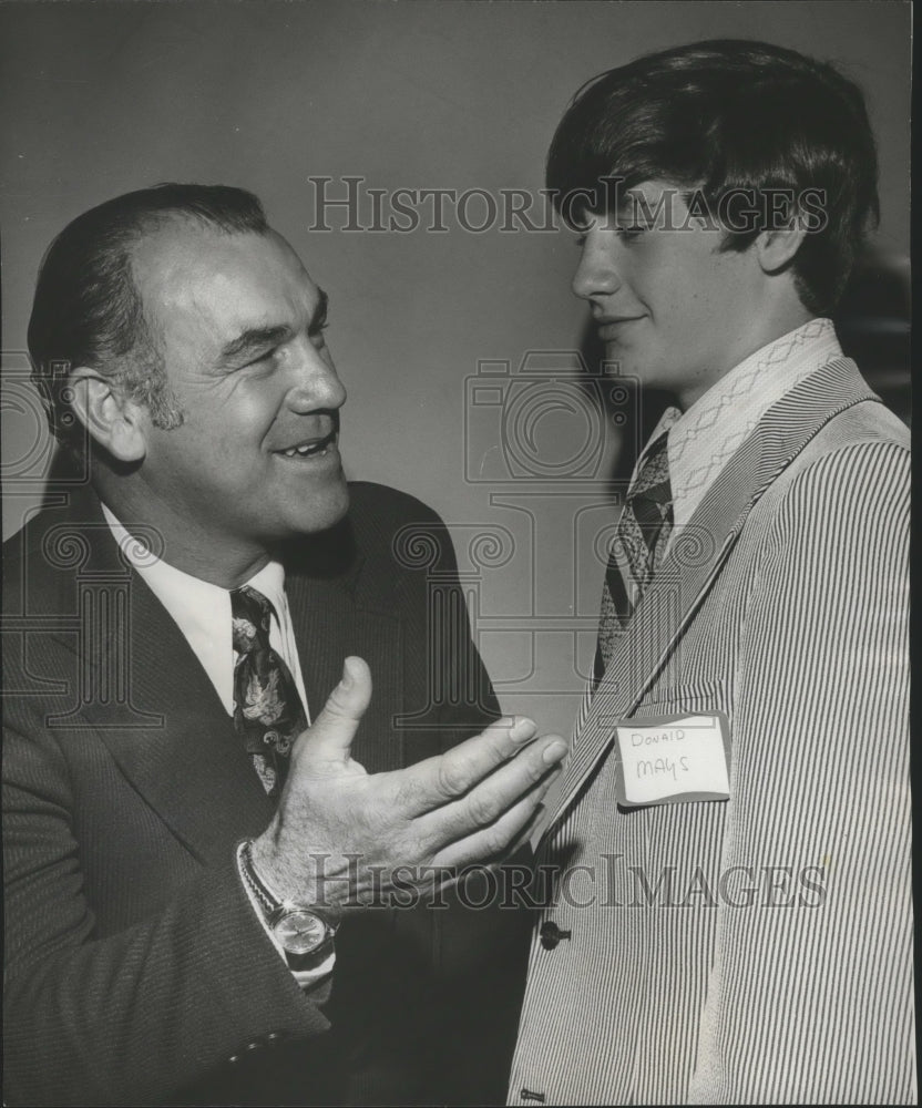 1972 Press Photo Guests Jodie Connell And Donald Mays At Touchdown Club Meeting - Historic Images