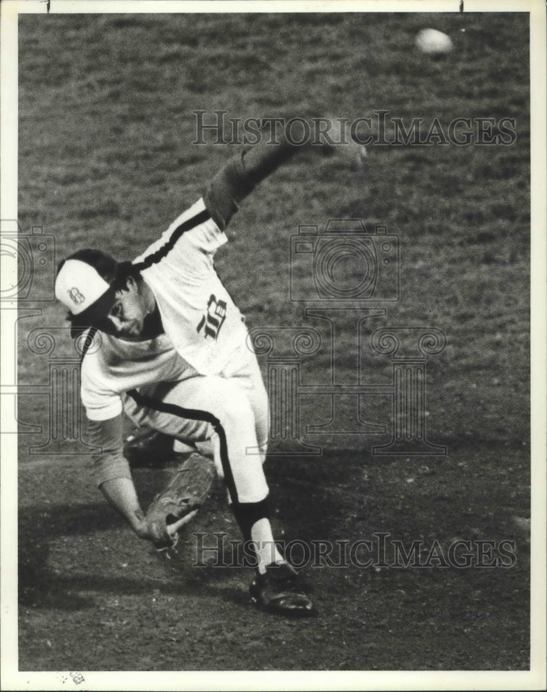 1981 Press Photo Birmingham Barons Baseball Pitcher Will George Throws Fast Ball - Historic Images