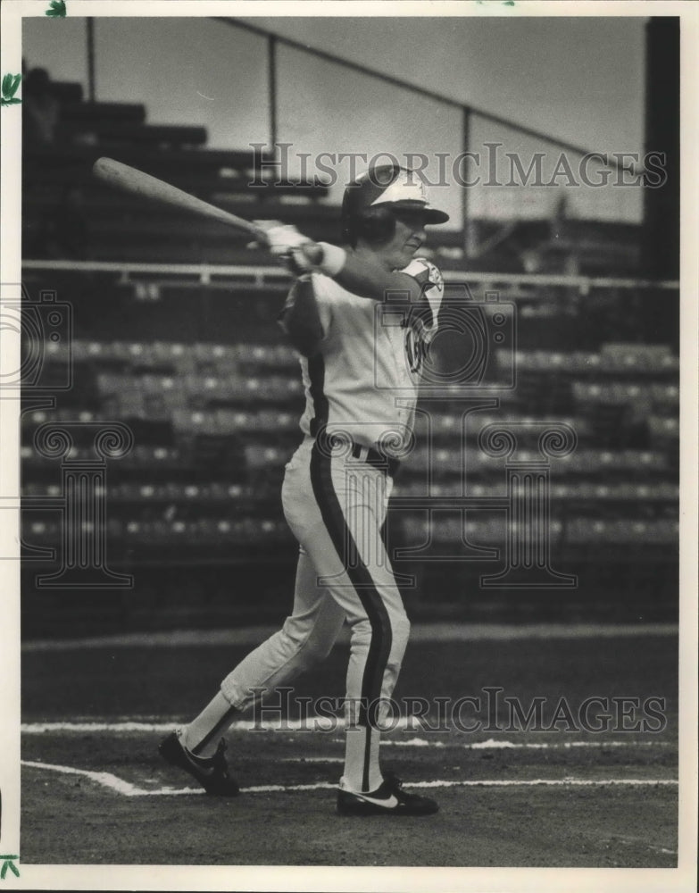 Press Photo Birmingham Barons Baseball Pitcher Gary Springer Practices With Bat- Historic Images