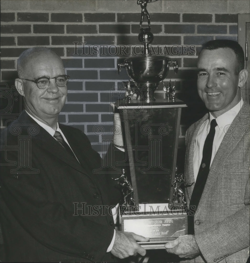 1963 Press Photo Robert E. Lee High&#39;s Principal Carlton And Football Cch Jones - Historic Images