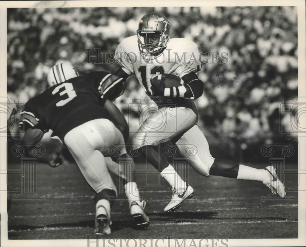 1987 Press Photo Auburn&#39;s Porter Running Football Against Florida State&#39;s Carter - Historic Images