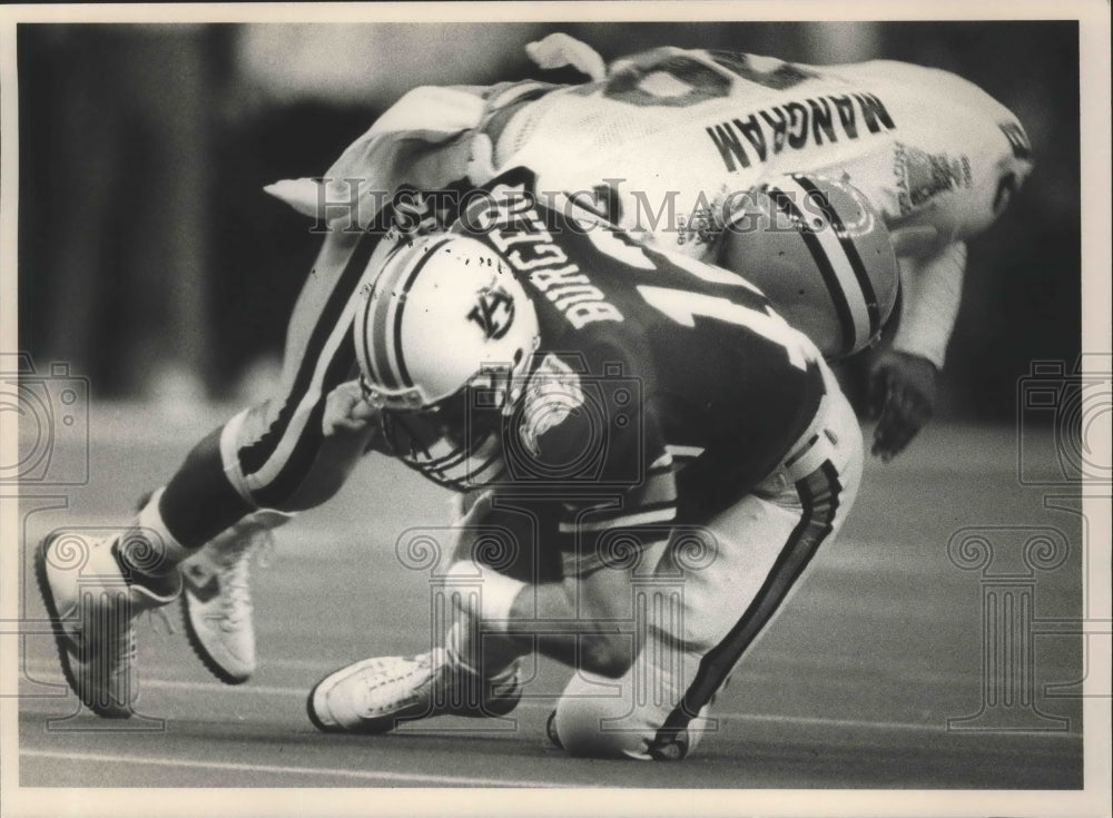 1988 Press Photo Syracuse&#39;s Mangram Sacks Auburn Football&#39;s Burger In Sugar Bowl - Historic Images