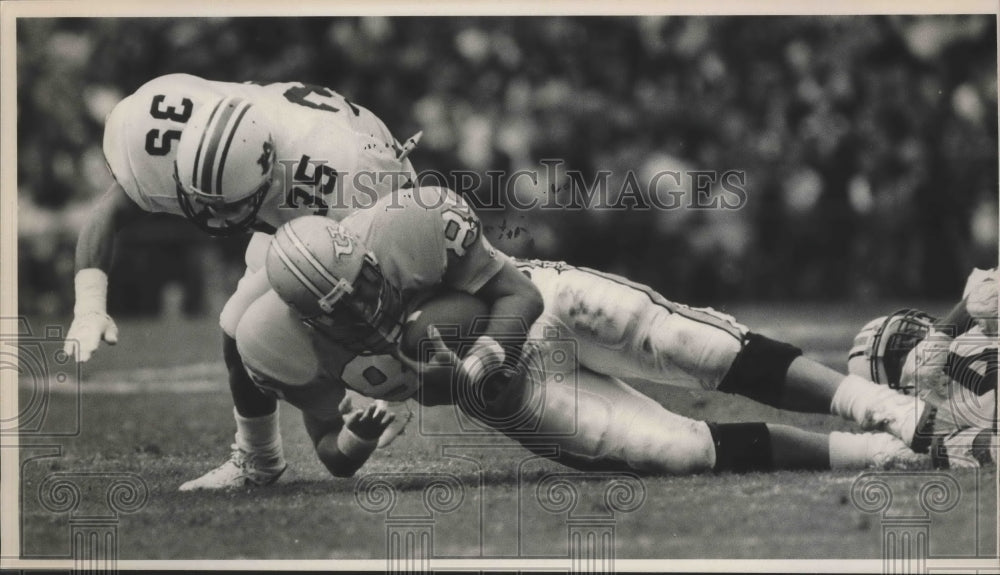 1987 Press Photo North Carolina Advancing Football Against Auburn's Defense- Historic Images