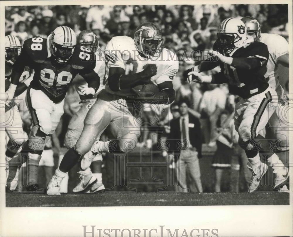 1987 Press Photo Florida State Runs With The Football Against Auburn Defense - Historic Images