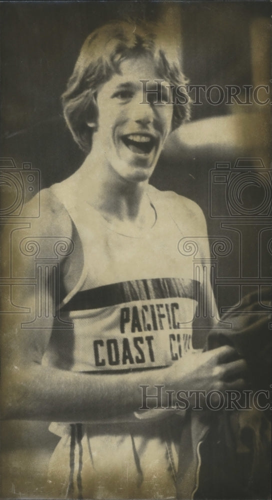 1975 Press Photo High Jumper Dwight Jones After Breaking Record At Idaho Meet - Historic Images