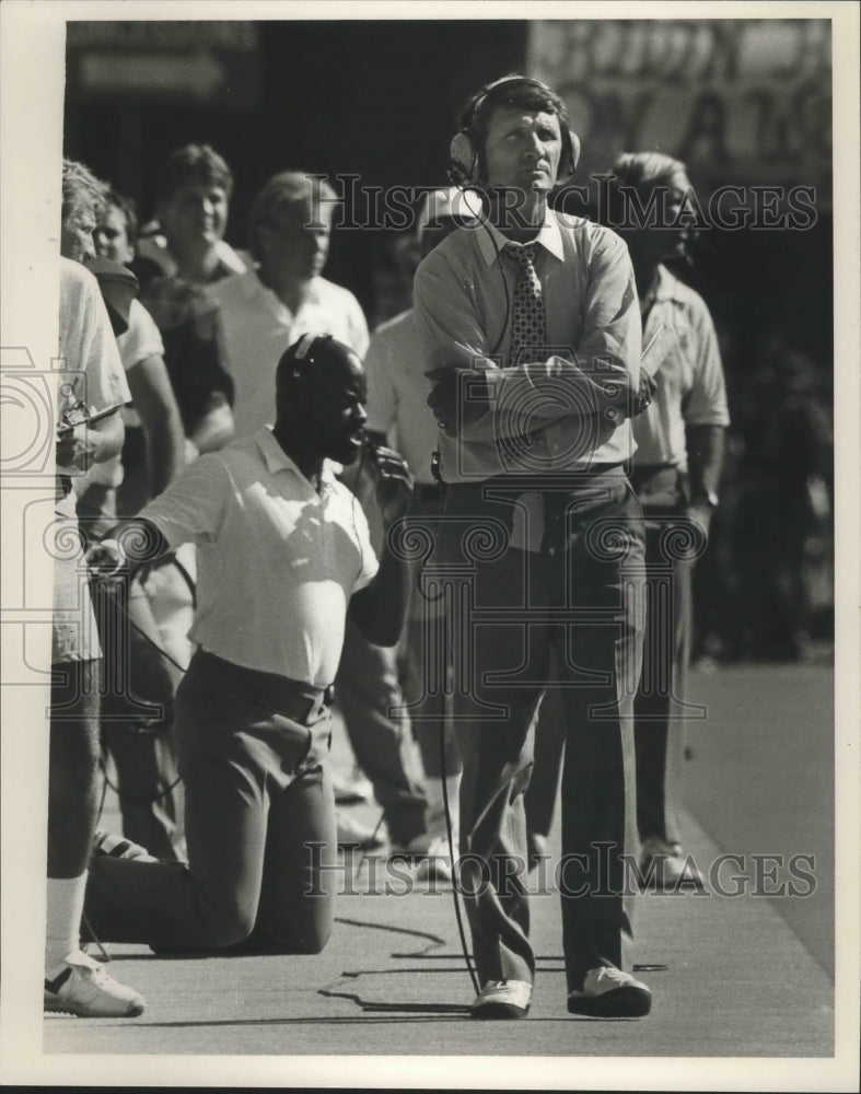 Press Photo University Of Alabama Head Cch Ray Perkins Paces The Sidelines - Historic Images