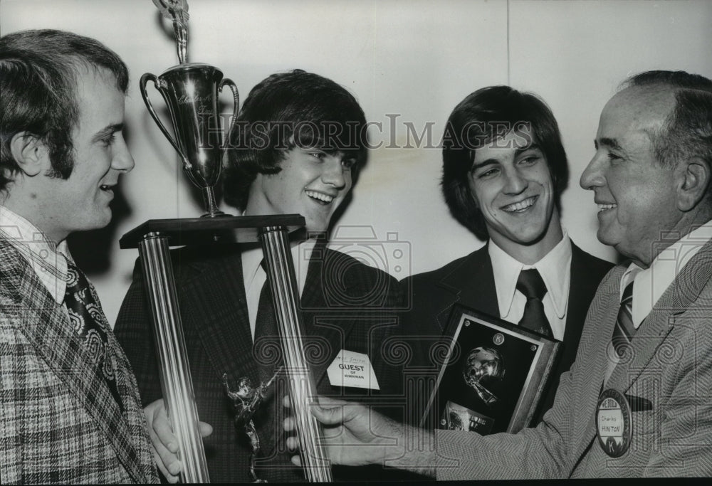 1975 Press Photo Homewood High Football Champions Receive Kiwanis Club Awards - Historic Images