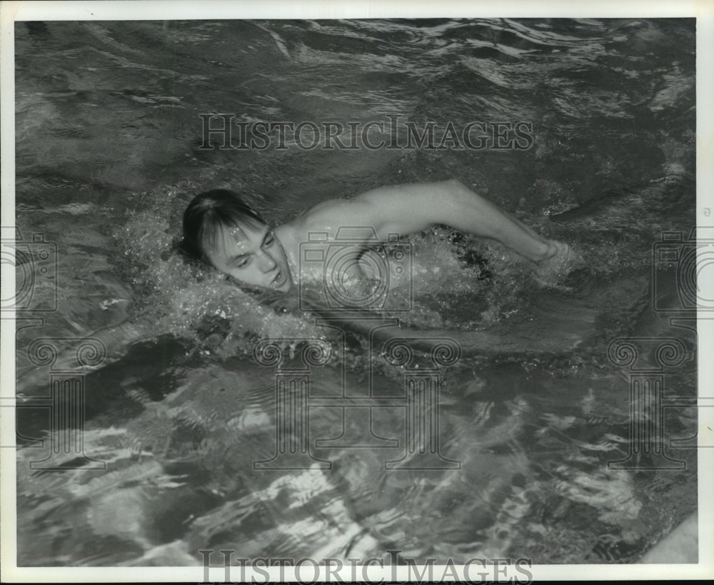 1981 Press Photo Auburn Swimmer Rowdy Gaines During Workout In University Pool - Historic Images