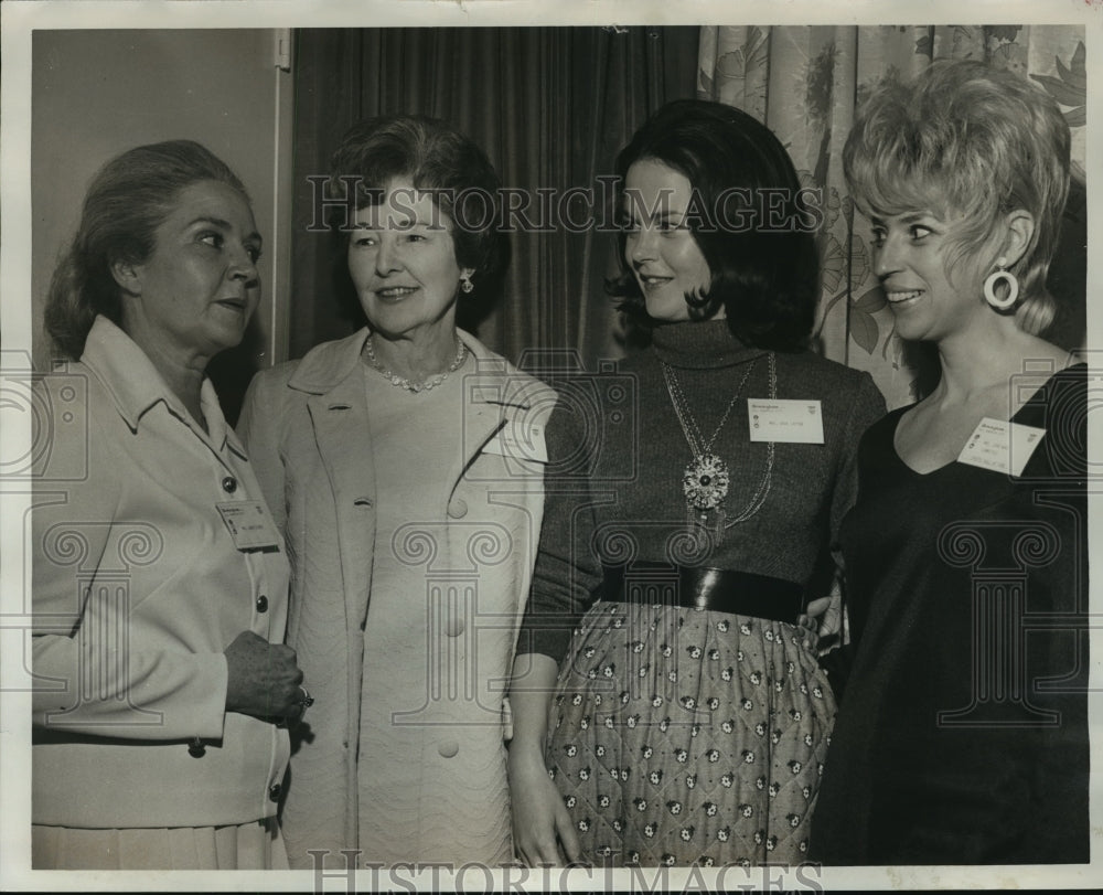 1973 Press Photo Women&#39;s Party During Alabama Sports Hall Of Fame Festivities - Historic Images