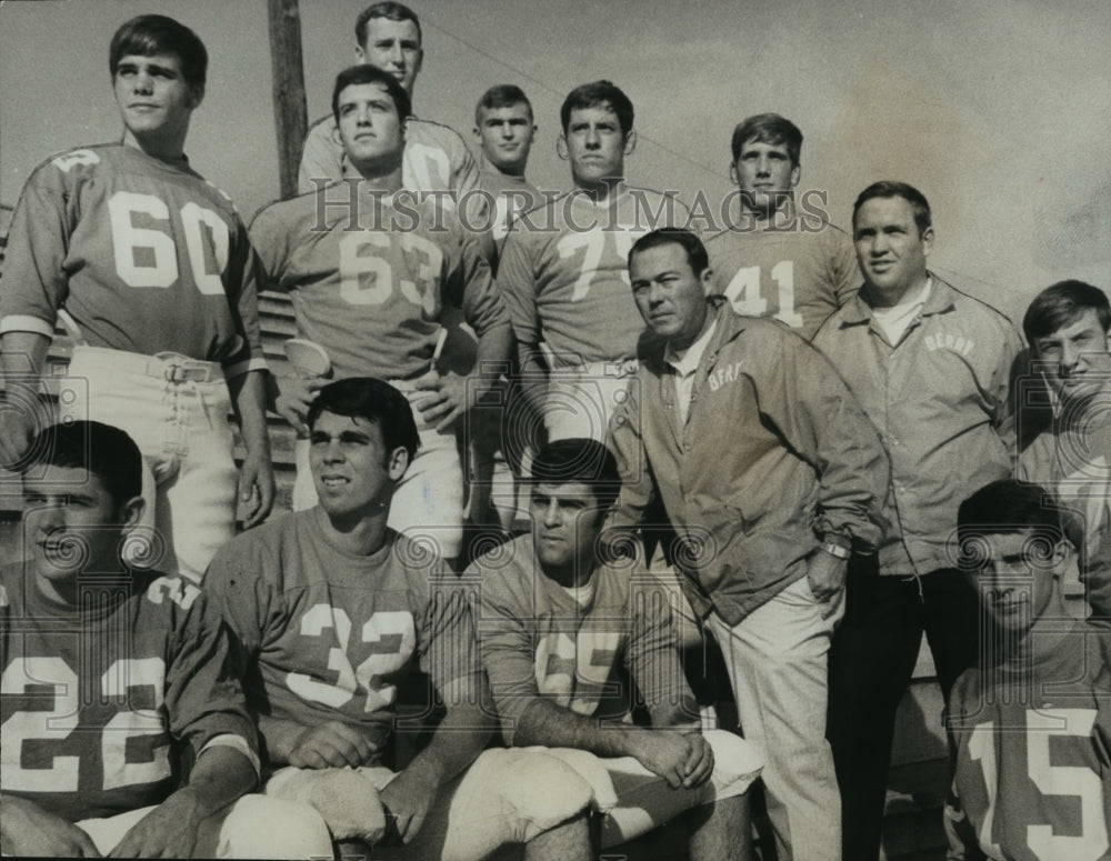 1969 Press Photo Berry High Football Players Surround Coaches Perkins And Gann - Historic Images