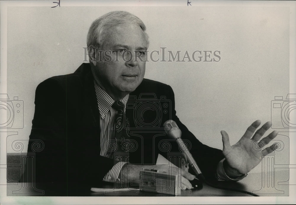 1990 Press Photo Alabama Athletic Director Hootie Ingram At Press Conference - Historic Images