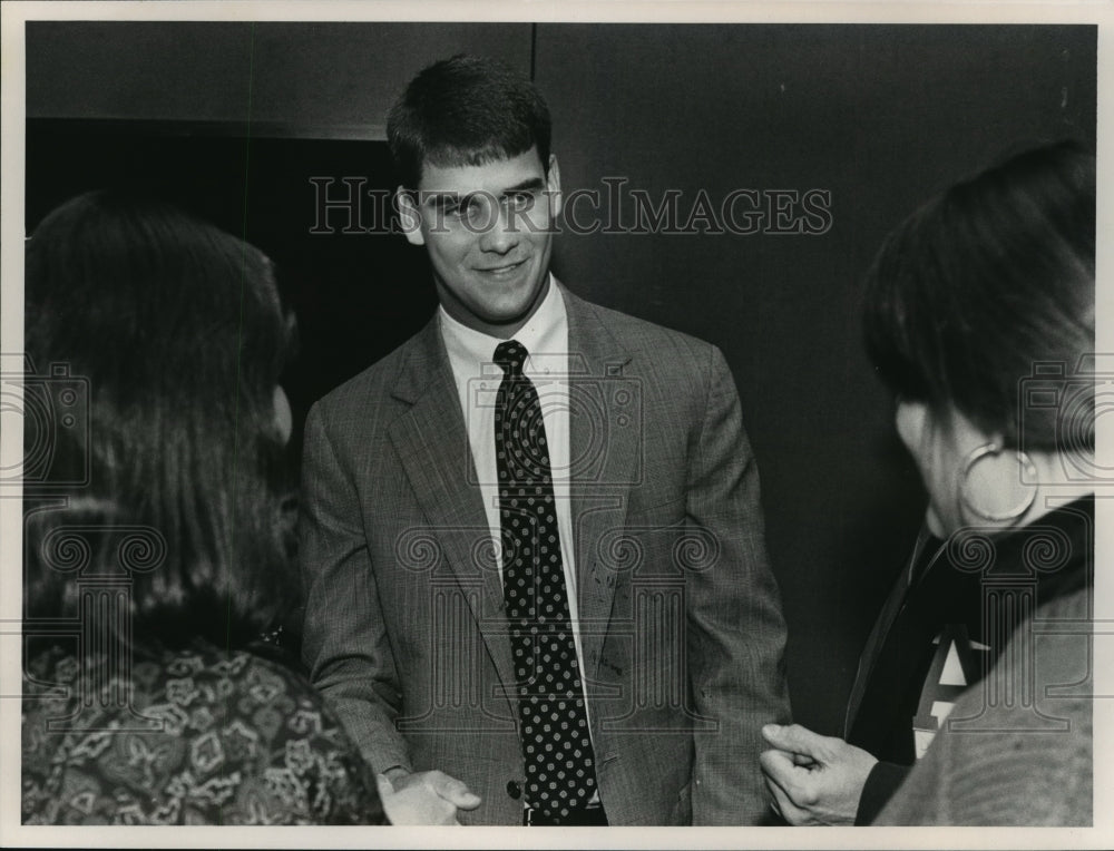 1990 Press Photo Alabama Football&#39;s Gary Hollingsworth Enjoying Seniors Banquet- Historic Images