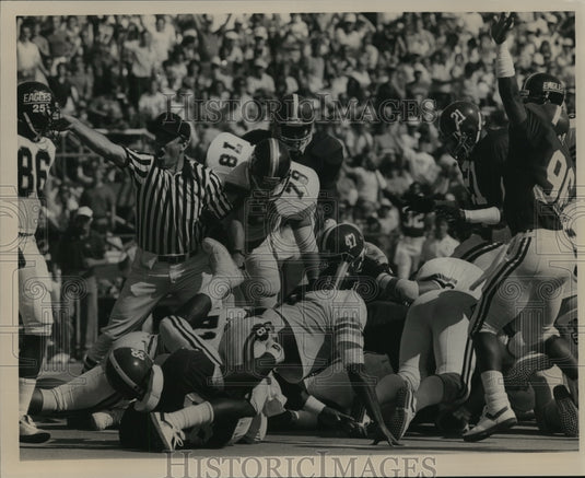 1986 Press Photo Alabama And Southern Mississippi Meet In Intense Football Game - Historic Images