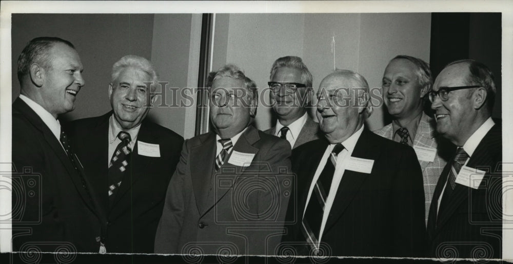 1977 Press Photo Alabama Football Legend Avinger And Alabama Bankers Association - Historic Images